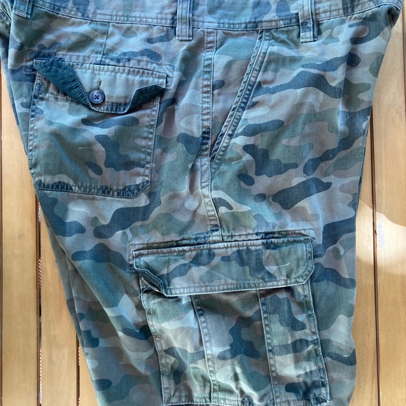 Amazon Essentials Mens Green Camo Cargo Shorts Size 40 - Picture 8 of 10